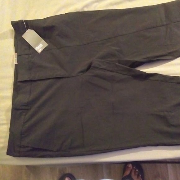 NWT Avenue Super Stretch Capri - Picture 6 of 6